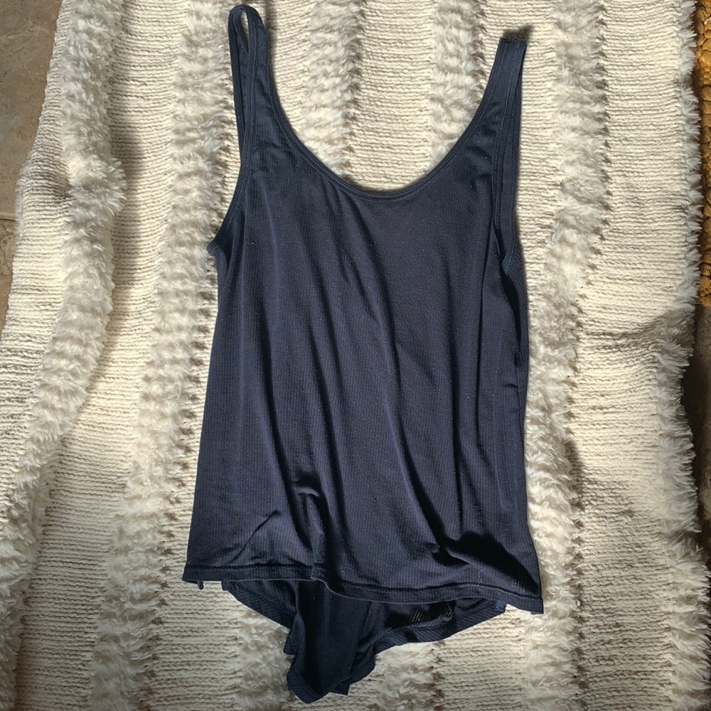 Lululemon tank top.